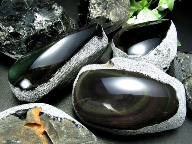 研磨品 十勝石玲瓏 複合色オーロラ レインボーオブシディアン 研磨品