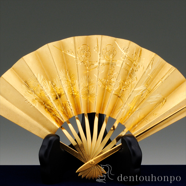 送料無料】 純金 扇子 松竹梅 D 7号・150g / 光則（金工芸） 高級