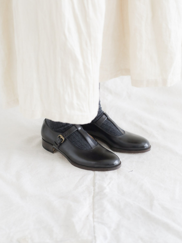 forme フォルメ｜T strap plain toe with Fringe black
