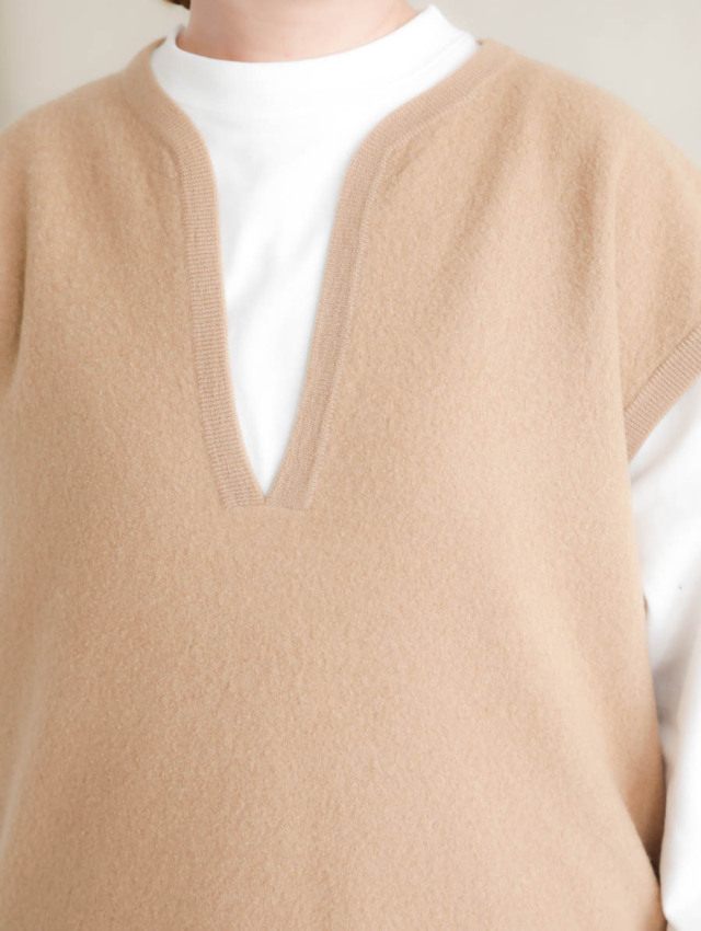 Veritecoeur ヴェリテクール｜圧縮ウールロングニットベスト CAMEL