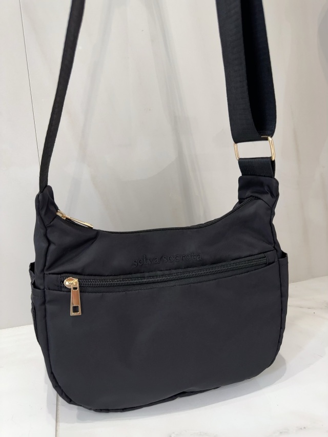selva secreta】極軽 Shoulder BAG(black×black logo)
