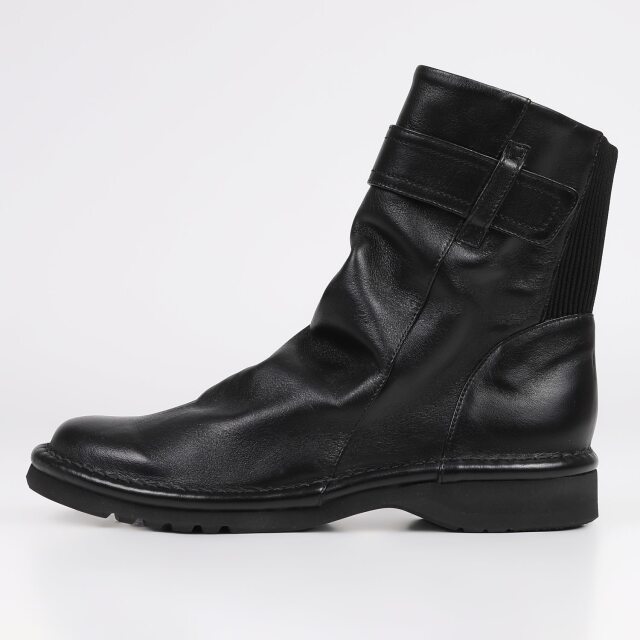 VITA NOVA（ヴィタノヴァ）シワ加工リブニットショートブーツ ブラック