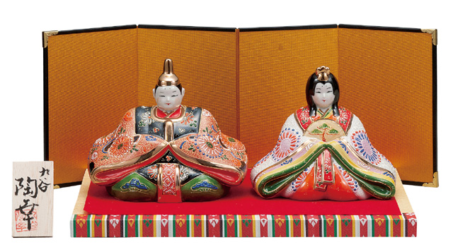 九谷焼 5号雛人形 細描盛 （台・屏風・敷物・立札付）[ 陶幸窯 ]