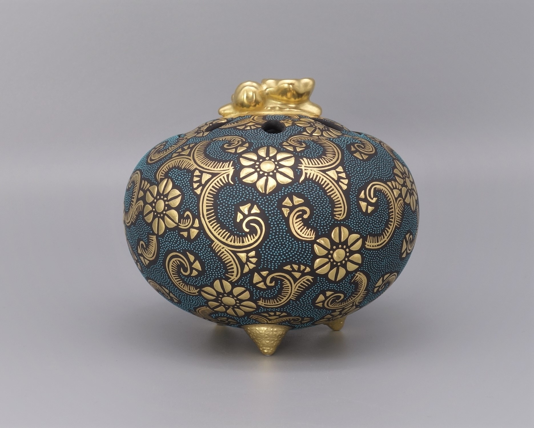 渦打青粒の巨匠 仲田錦玉の新作香炉 [九谷焼]