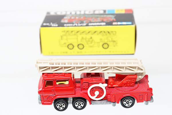 ミニカーショップ ケンボックス トミカ 黒箱☆29☆日野ハシゴ 消防車