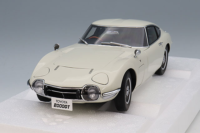オートアート コンポジット 1/18 トヨタ 2000GT 1967 シルバー