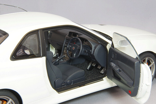 オートアート コンポジット 1/18 日産 スカイライン GT-R (R34) V