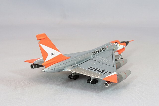 ヘルパ 1/200 YB-58A ハスラー アメリカ空軍 B-58 Test Force 