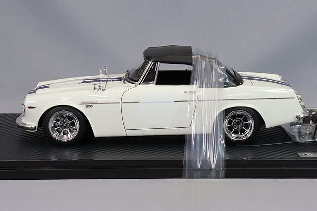 イグニッションモデル 1/18 ダットサン フェアレディ 2000 (SR311
