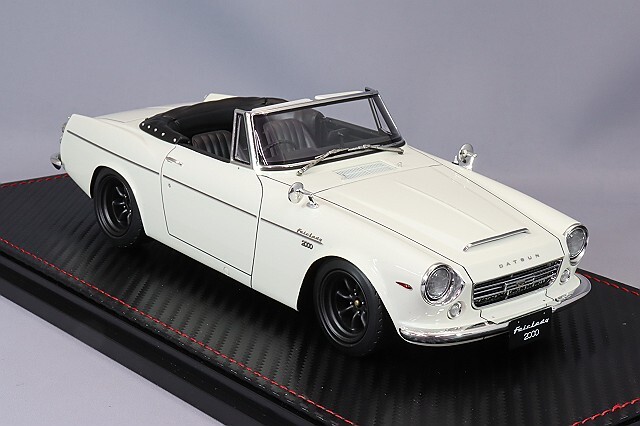 イグニッションモデル 1/18 ダットサン フェアレディ 2000 (SR311