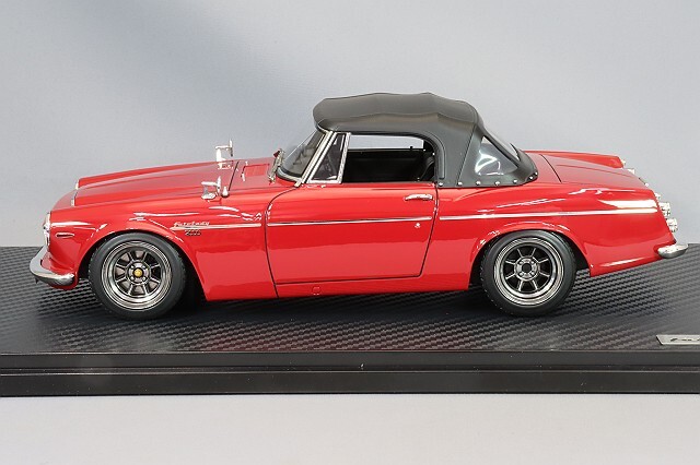 イグニッションモデル 1/18 ダットサン フェアレディ 2000 (SR311