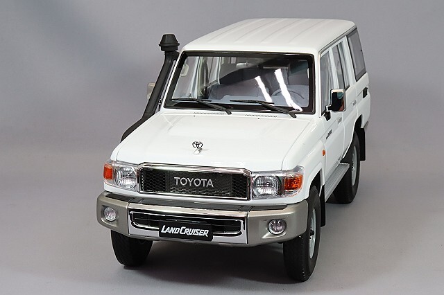 ALMOST REAL by 京商 1/18 トヨタ ランドクルーザー 76 2017 ホワイト