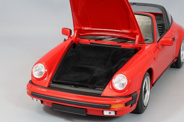 ミニチャンプス 1/18 ポルシェ 911 カレラ 3.2 タルガ 1983 レッド