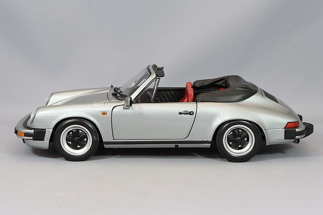 ミニチャンプス 1/18 ポルシェ 911 カレラ 3.2 カブリオレ 1983