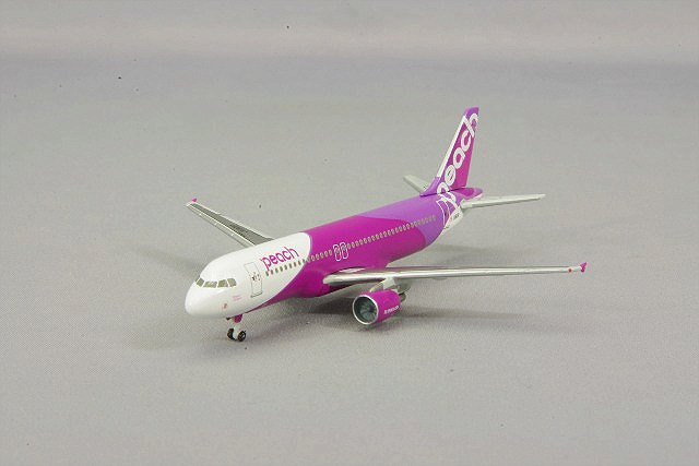 クロスウイング ホーガン製 1/500 エアバス A320-200 ピーチ