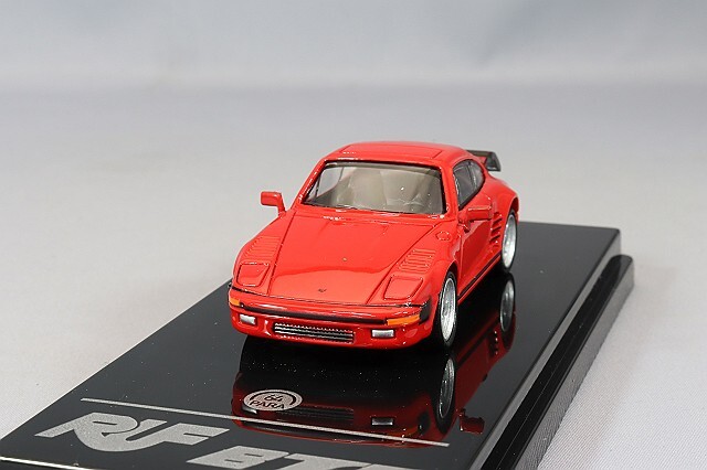 PARA64 1/64 RUF BTR 1986 スラントノーズ ガーズレッド 左ハンドル