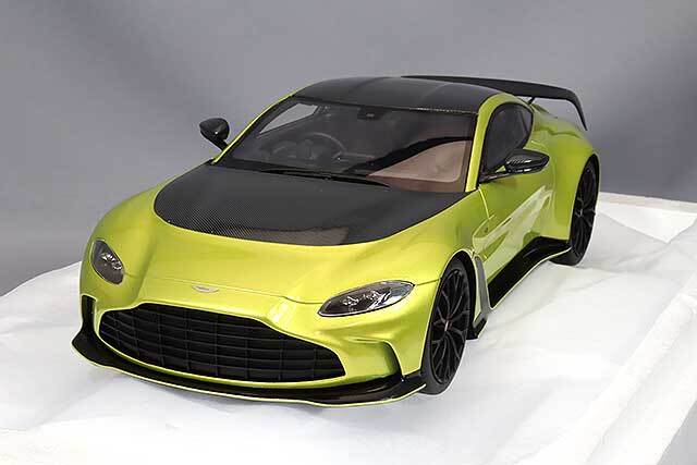 TOP SPEED 1/18 アストンマーティン V12 ヴァンテージ コスモポリタン