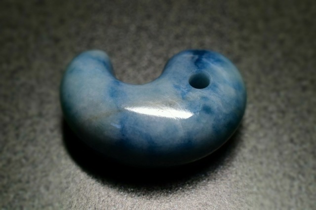 糸魚川産翡翠 勾玉 青 38mm