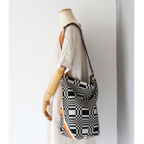 Johanna Gullichsen Tetra Shoulder Bag/ Doris