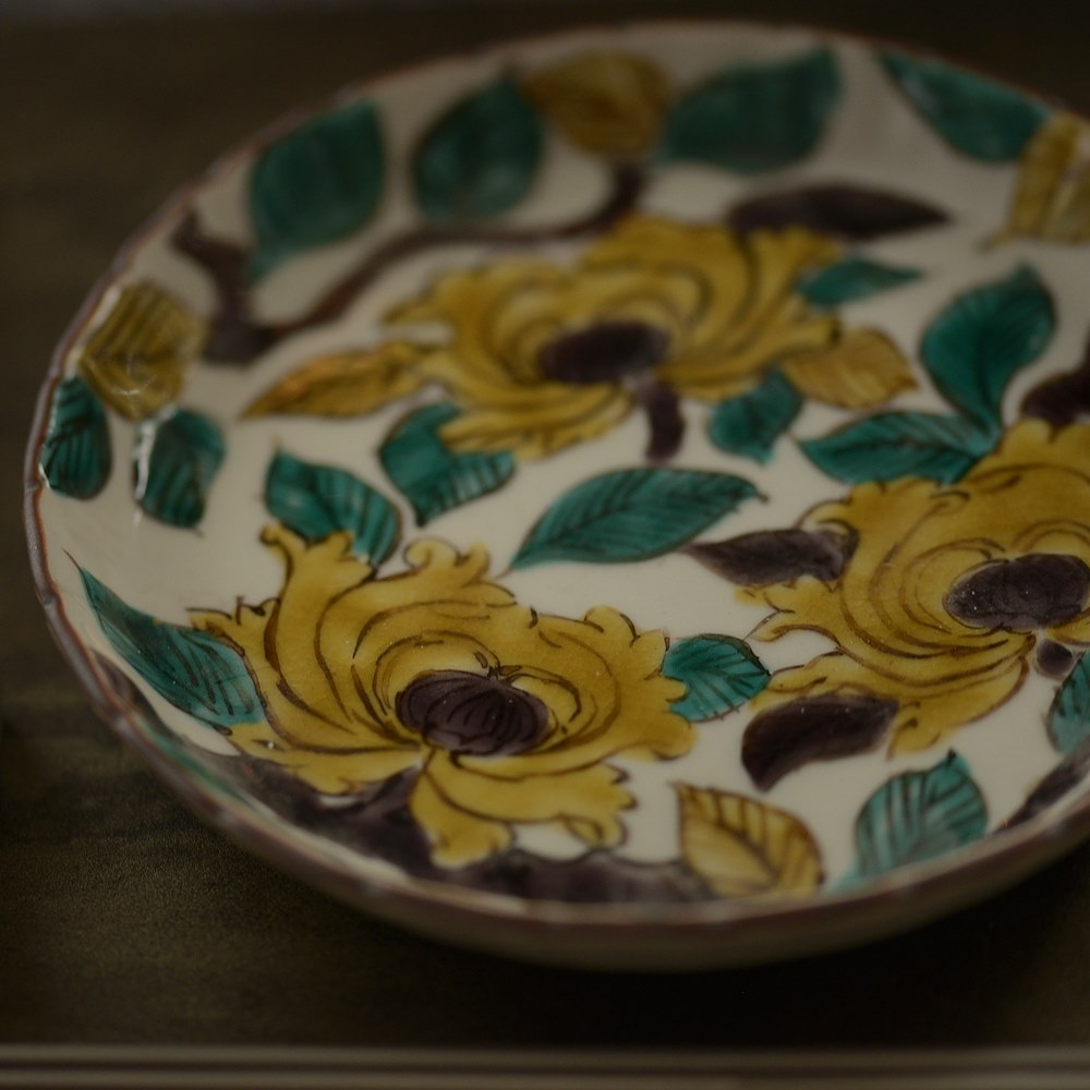 出石焼 牡丹刻 輪花皿 十九客 時代箱付 N 7093A 出石焼 牡丹刻 輪花皿