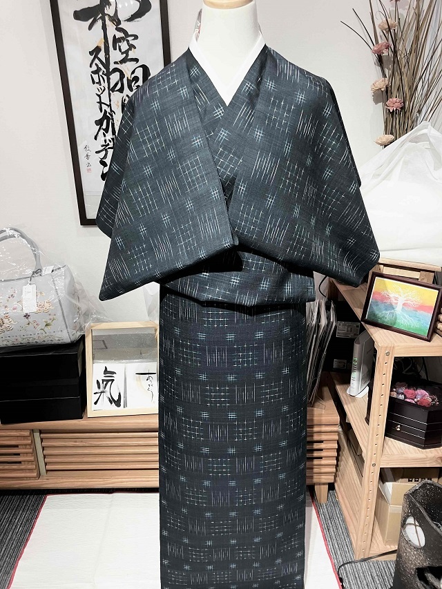 秦荘紬 縦緯絣 希少な布を身に纏う｜着物セレクト専門店スポットガーデン