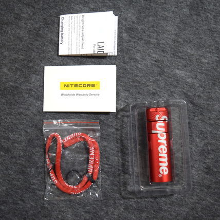 ≪新品≫ 17FW Supreme / Nitecore Mini Magnetic Flashlight RED