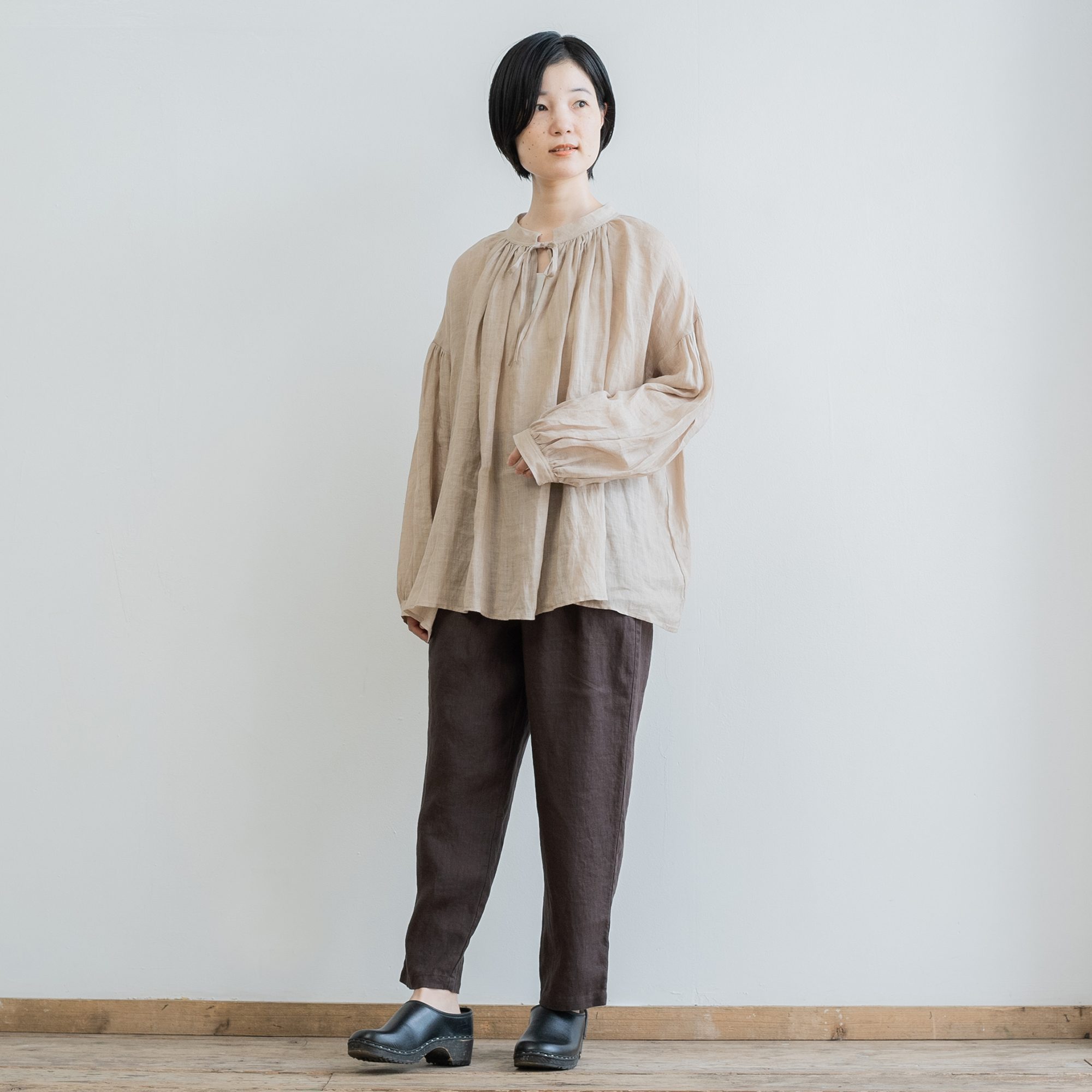 麻(リネン)100％ 天然素材の人気2WAYブラウスブ｜ナチュラル