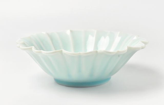鈴木重孝 青白磁輪花7寸鉢 ｜ 暮らしのうつわ花田 和食器 通販