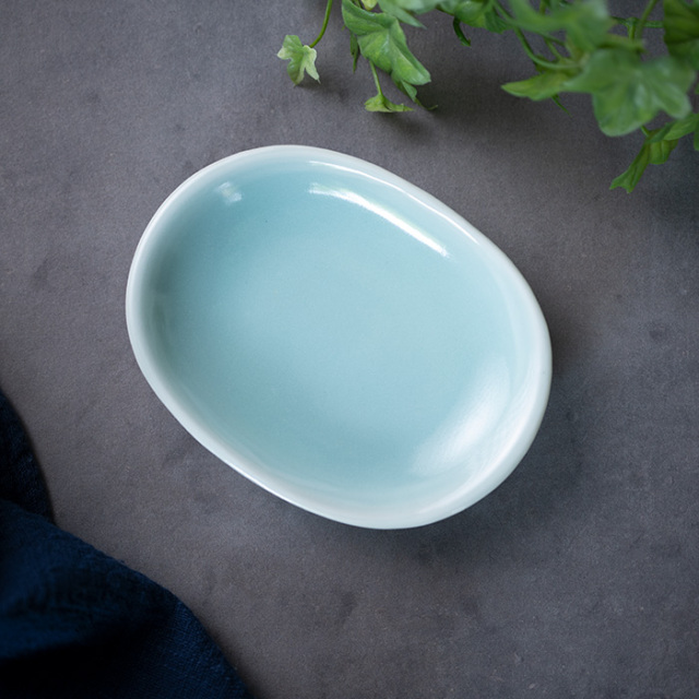 青白磁楕円小皿（IH-040） 作家「市川博一」