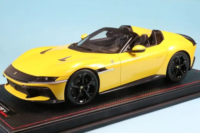 MRコレクション 1/18 フェラーリ 12チリンドリ スパイダー