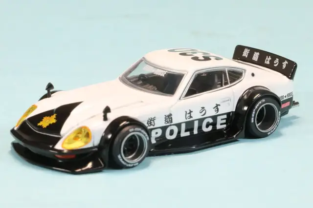 予約] MINI-GT 1/64 ニッサン フェアレディ Z Kaido GT ポリス(右