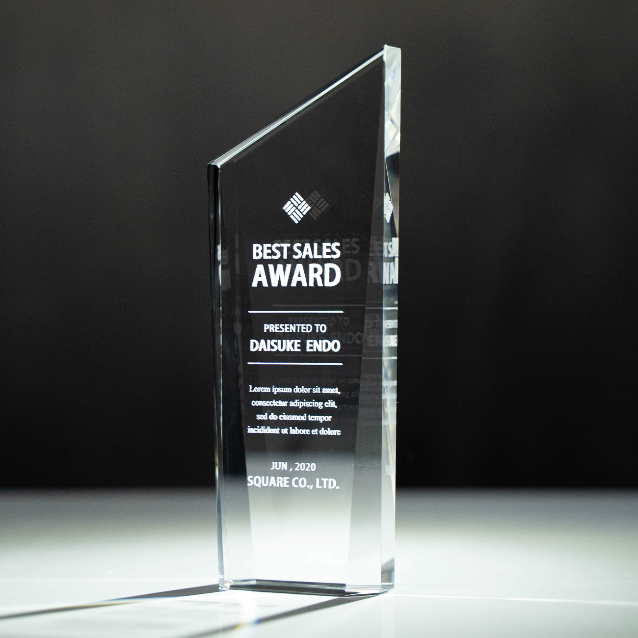 クリスタルトロフィー 内部レーザー彫刻【XC-0193_Dサイズ】高さ：14.5