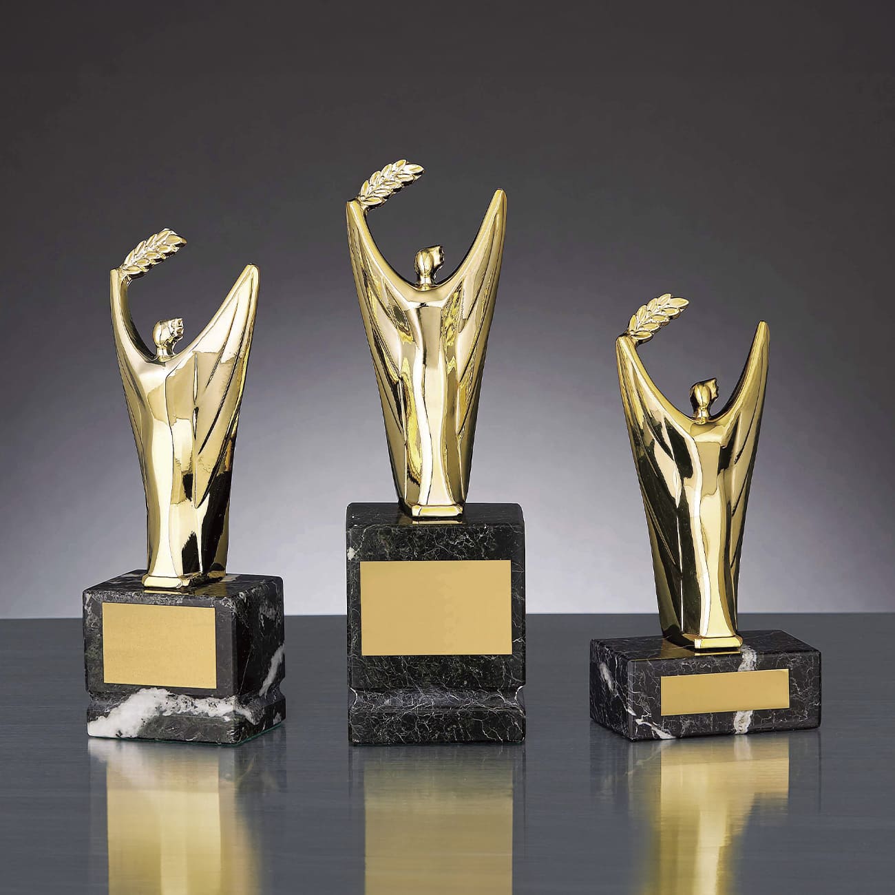 アートトロフィー 人型 金属製 BR-4679 Bサイズ