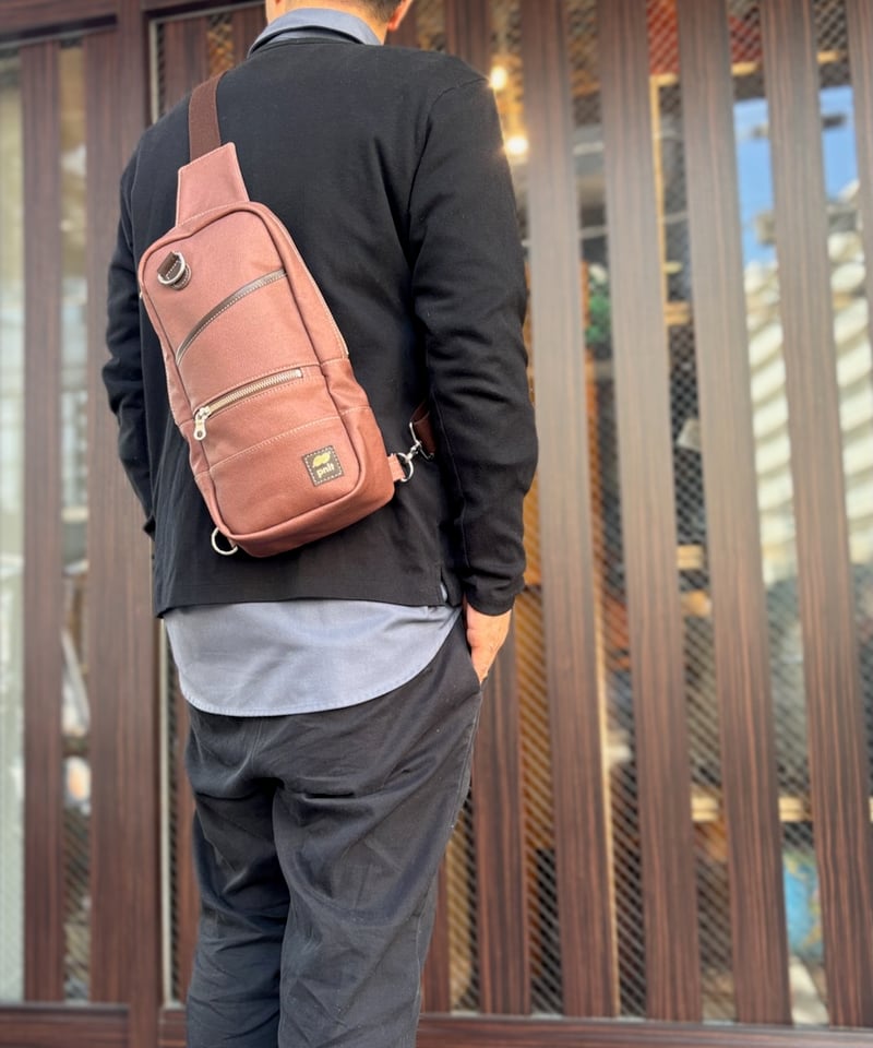 北斗ボディバッグ 【ピーナッツレザー®】（PVC） | Harito by NUIZAEMON