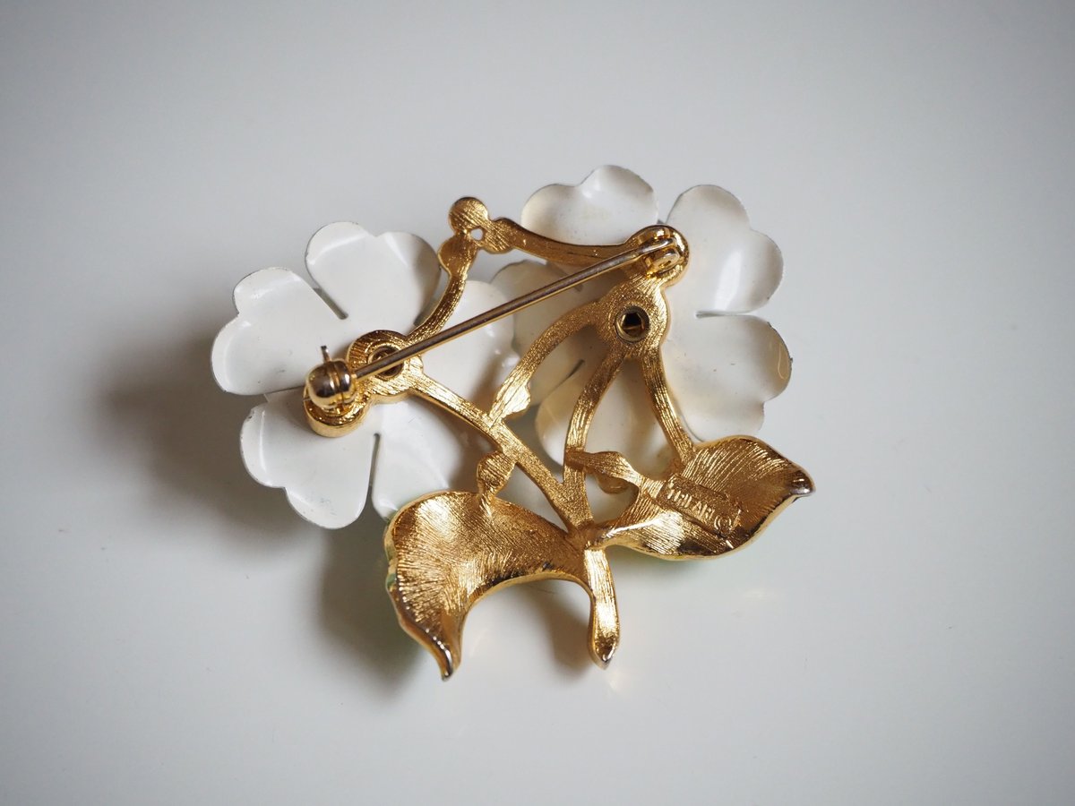 TRIFARIトリファリ ホワイトエナメル ダブルローズ ブローチ