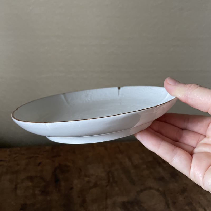 古伊万里 白磁陽刻皿(柿右衛門様式) A / 江戸時代 | フルミナ