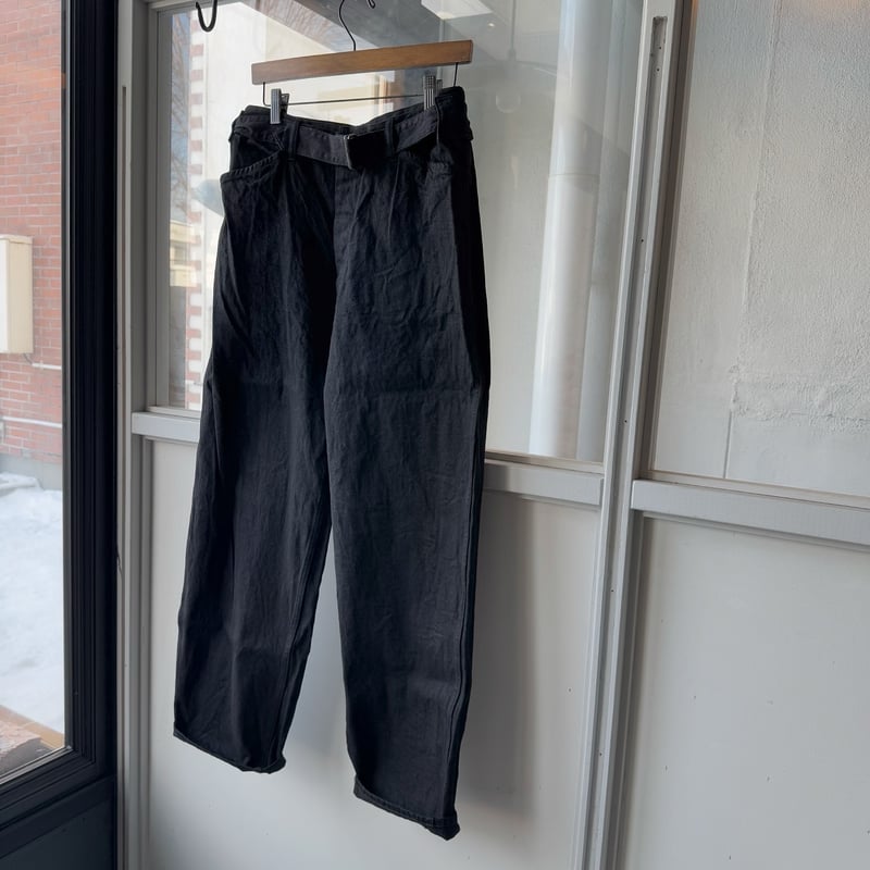 COMOLI デニム ベルテッドパンツ | Less Higashikawa