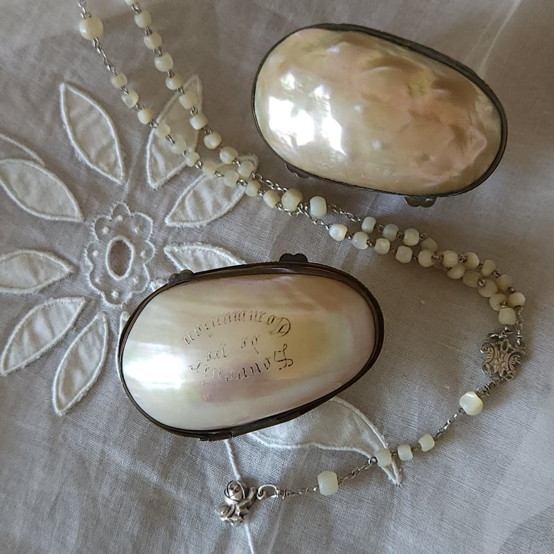 マザーオブパールのロザリオケース | リボンときどきネコ