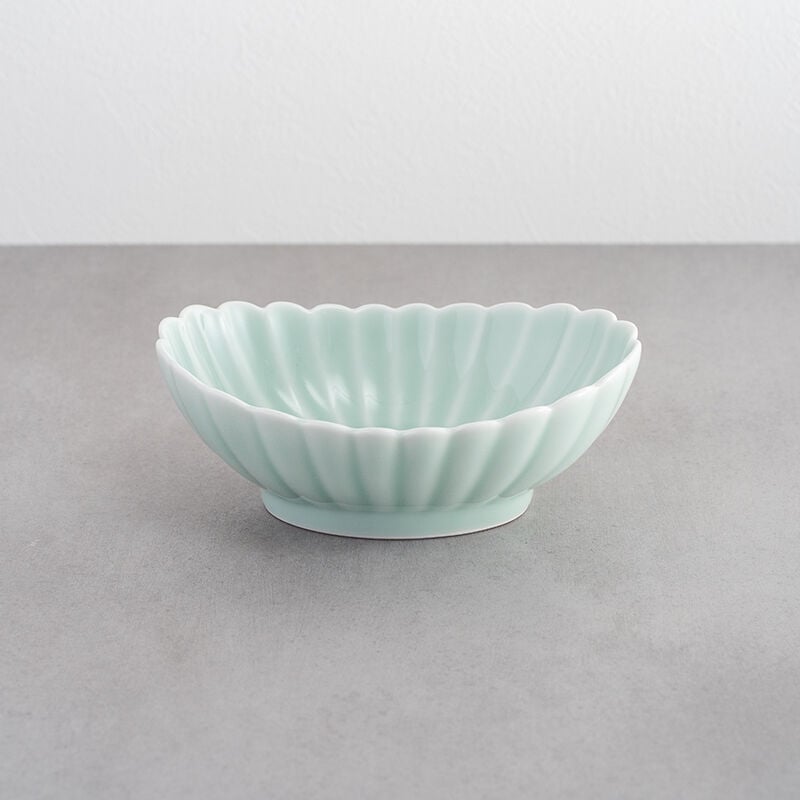 青磁菊楕円鉢（大） | 鍋島 虎仙窯オンラインストア