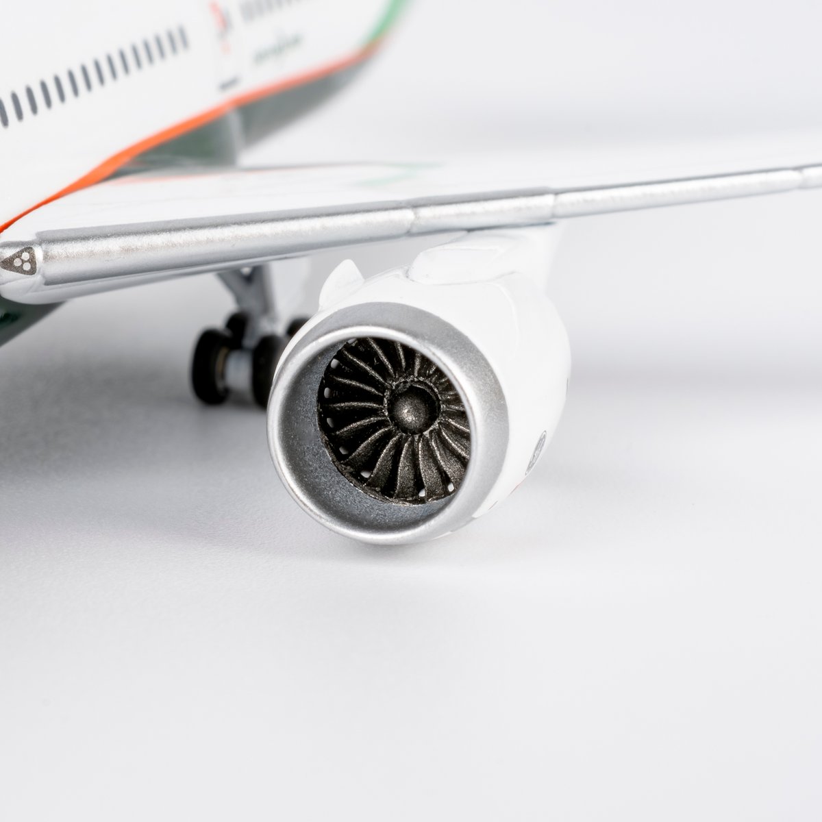 お取り寄せ商品】1/400 787-9 エバー航空「新タイトル仕様」 B-17887