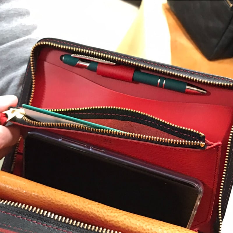 アゴモノガタリ・ヌメ革クラッチバック（バイブルサイズ） | レザー