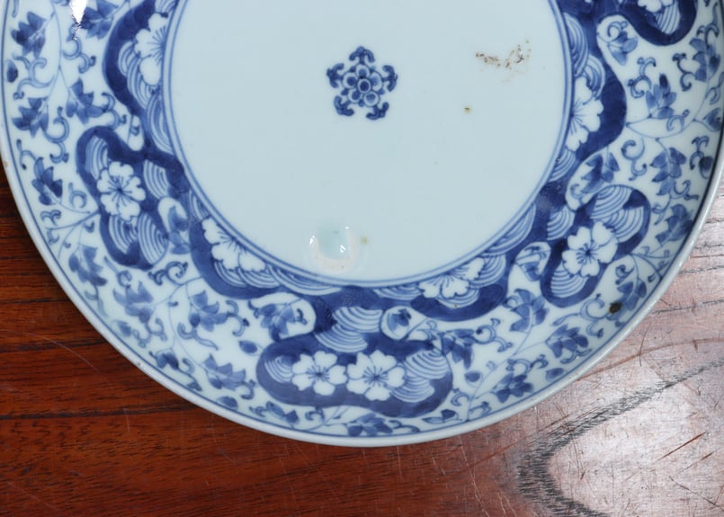 江戸中期藍柿右衛門萩唐草と桜図7寸皿① | 吉祥寺PukuPuku