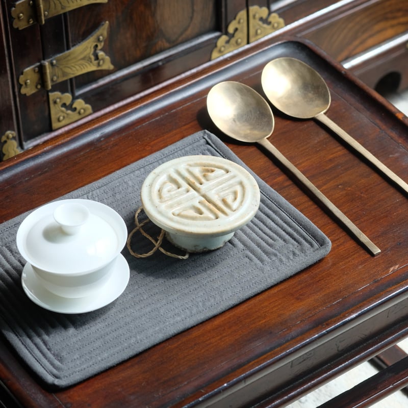 李朝 白磁餅型 寿字文様 | gallery & boutique 雪月花