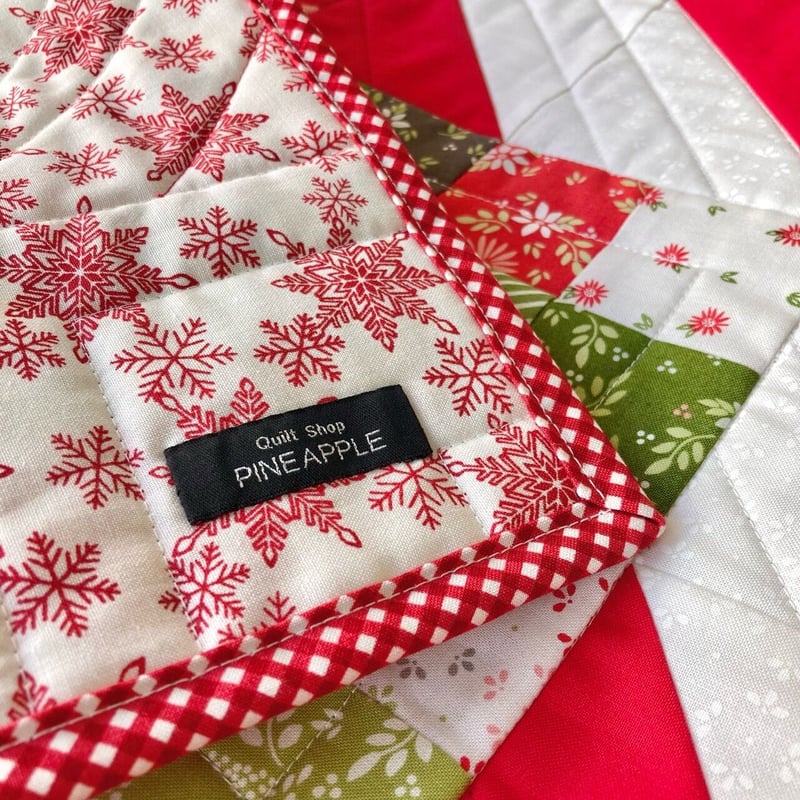 完成品】クロスロードのキルトタペストリー 'Favorite Things' | ぱい