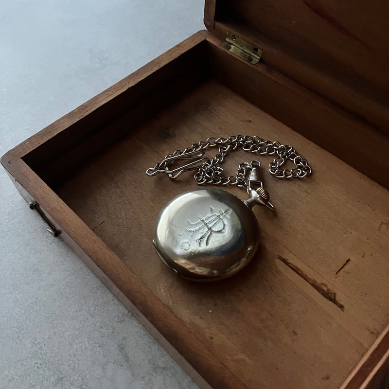 003 アンティーク OMEGA 手巻き式懐中時計 – 1908年の時を刻む、美しき