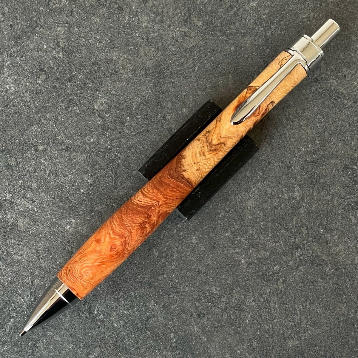 花梨瘤紅白・スポルテッド / UMA12 木軸シャープペンシル (SN_420620