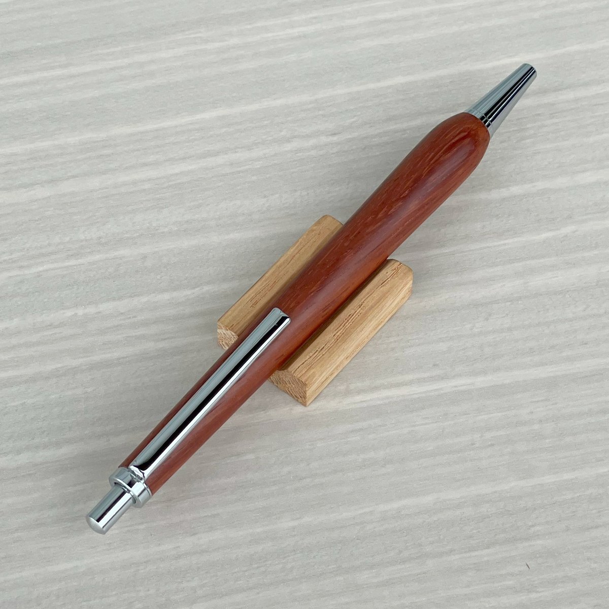 Slim 木軸ボールペン・ノック式 紅紫檀（アフリカンパドゥク） | MUKU屋