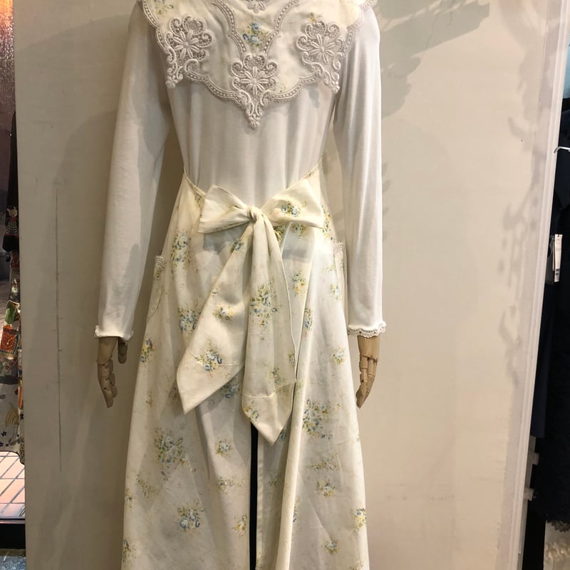 アキアカネ エプロン | さえら POTECHINO マリーアン金沢