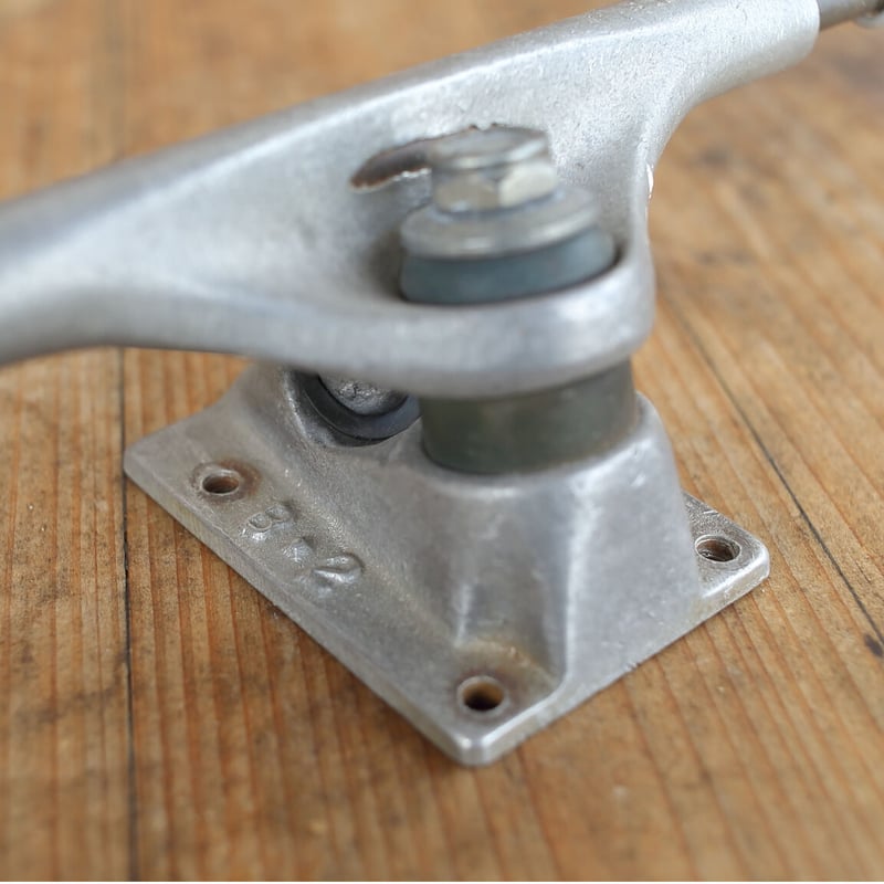 VINTAGE USED]TRACKER TRUCKS B-2 8.4in / トラッカート