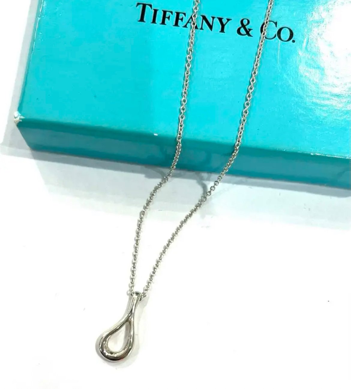 美しい曲線美。1792 Tiffany & Co. オープンティアドロップ ネックレス
